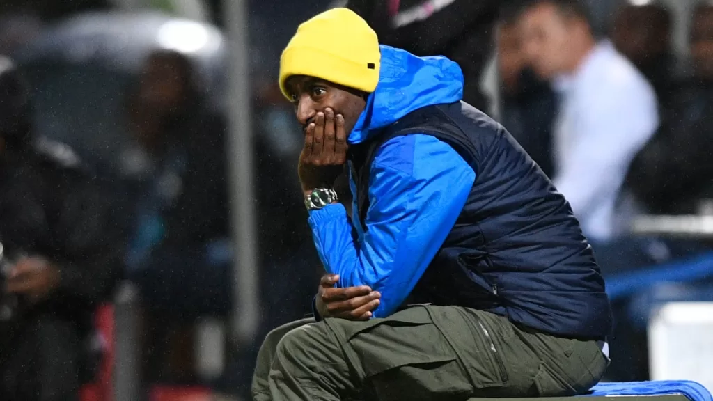 Mamelodi Sundowns coach Rulani Mokwena looking all worried during a game