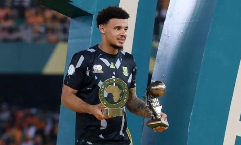 Ronwen Williams poses with AFCON awards