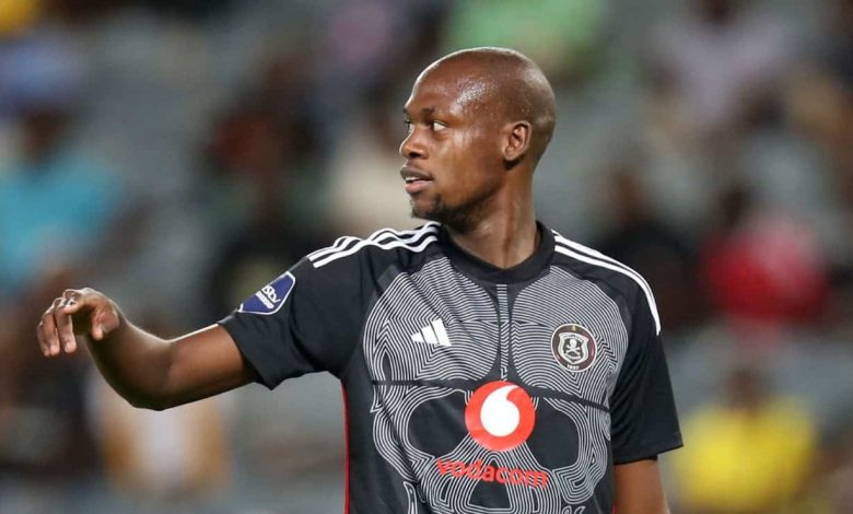 Evidence Makgopa in action for Orlando Pirates