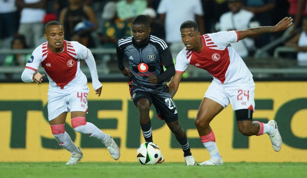 Lesedi Kapinga of Orlando Pirates in action against Cape Town Spurs