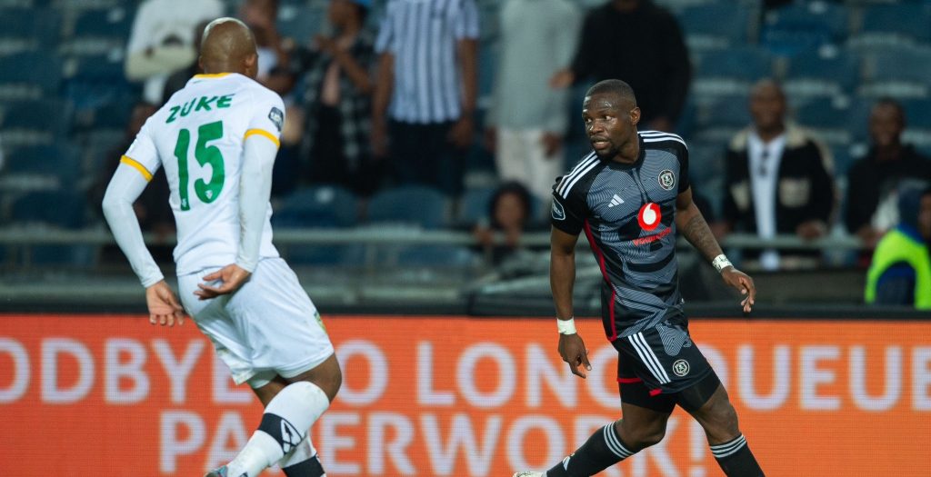 Tshegofatso Mabasa in action for the Orlando Pirates against Golden Arrows