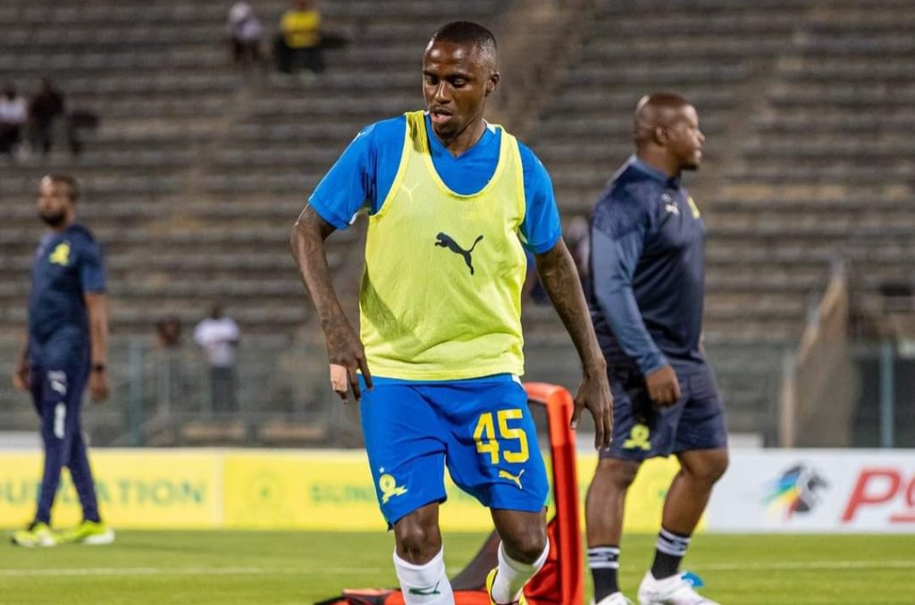 Thembinkosi Lorch during warm up session