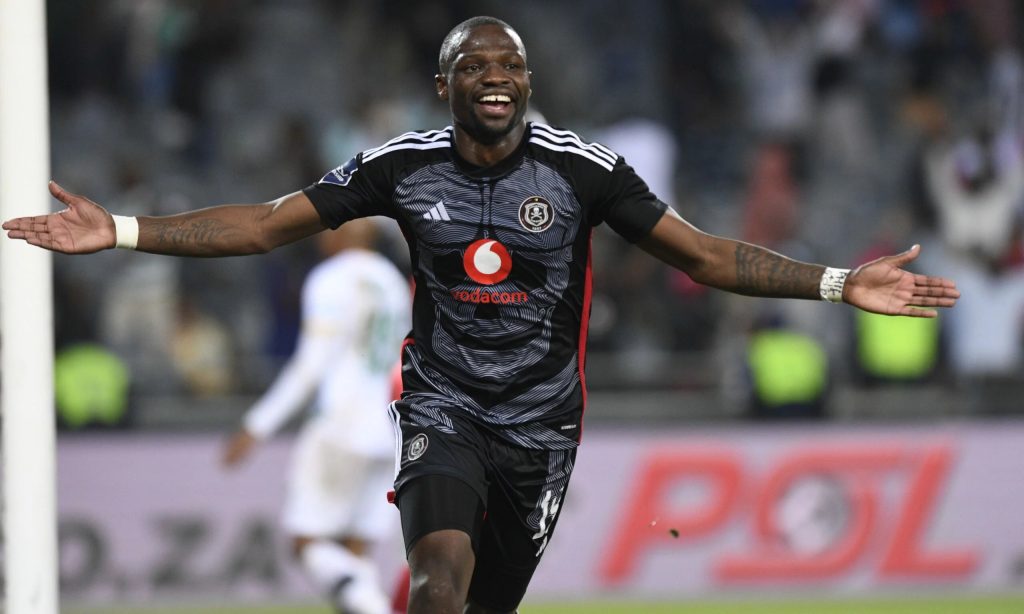 Tshegofatso Mabasa celebrates for Orlando Pirates