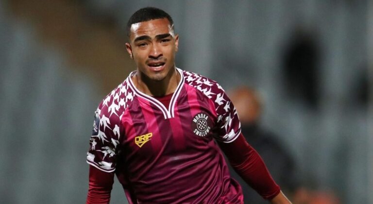 Golden Arrows complete Keenan Phillips signing