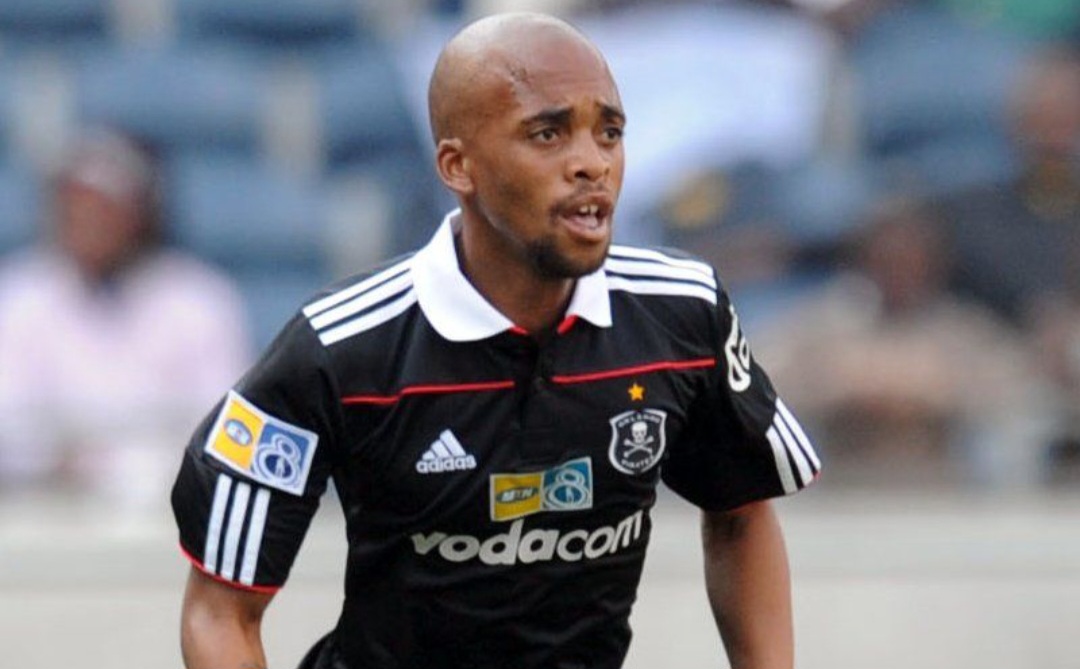 Oupa Manyisa in action for Orlando Pirates in the MTN8
