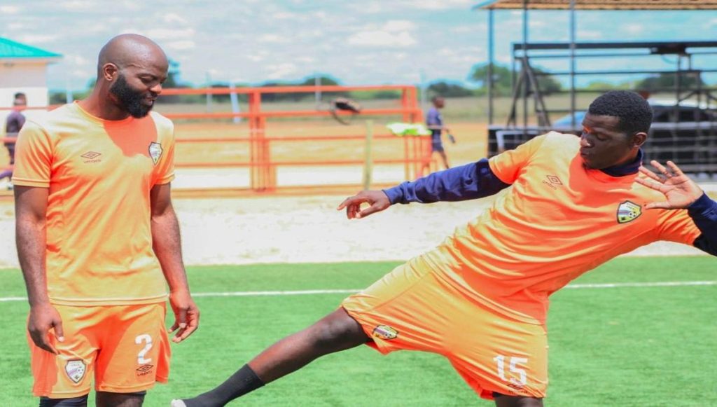 Sifiso Myeni and Rooi Mahamutsa during VTM FC training