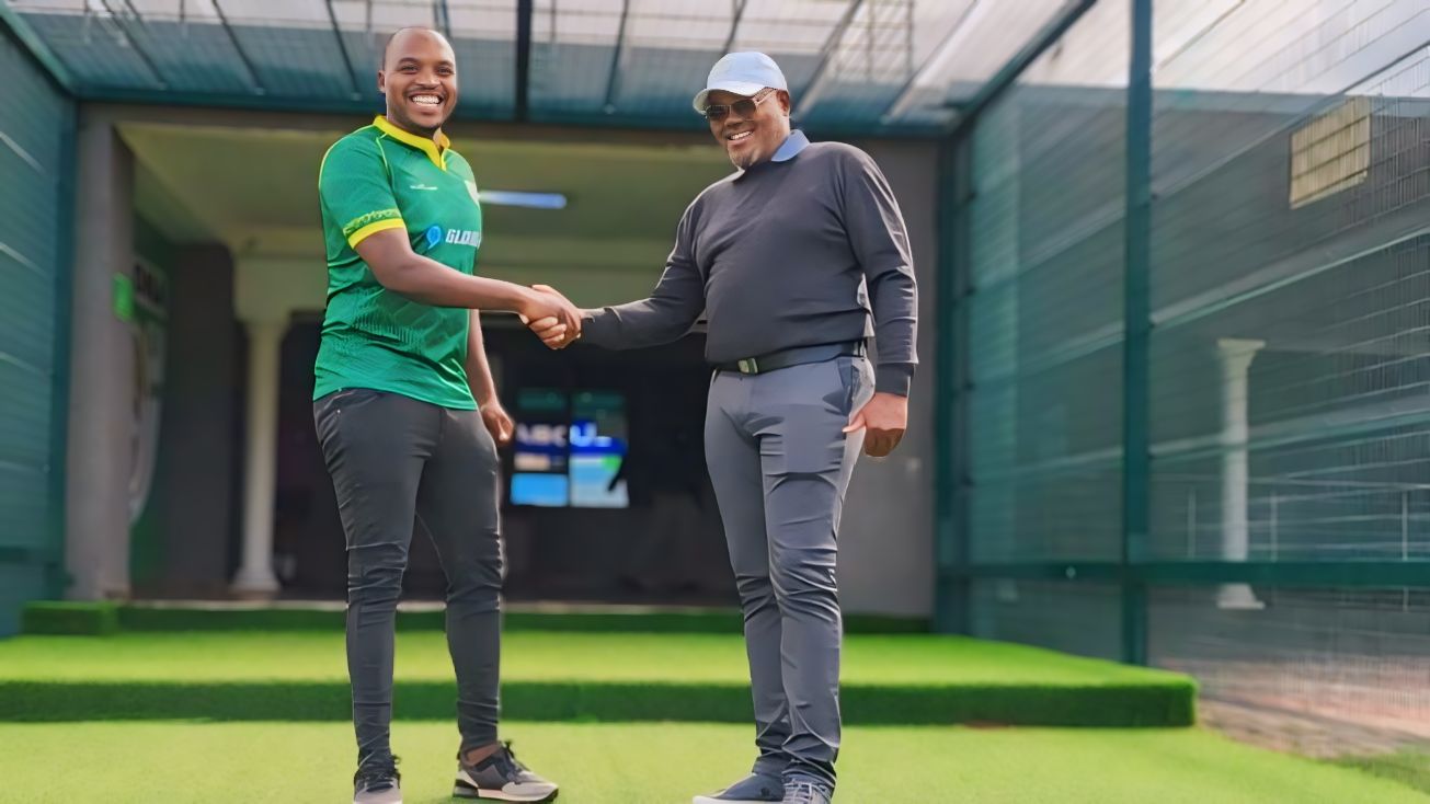 Gift Motupa and Baroka boss Khurishi Mphahlele