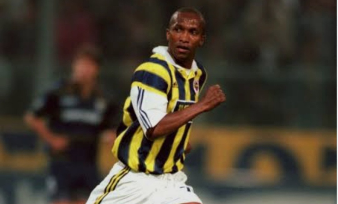 John Moshoeu in action for Fenerbahce