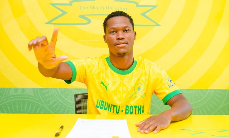 Mamelodi Sundowns complete the signing of Kobamelo Kodisang