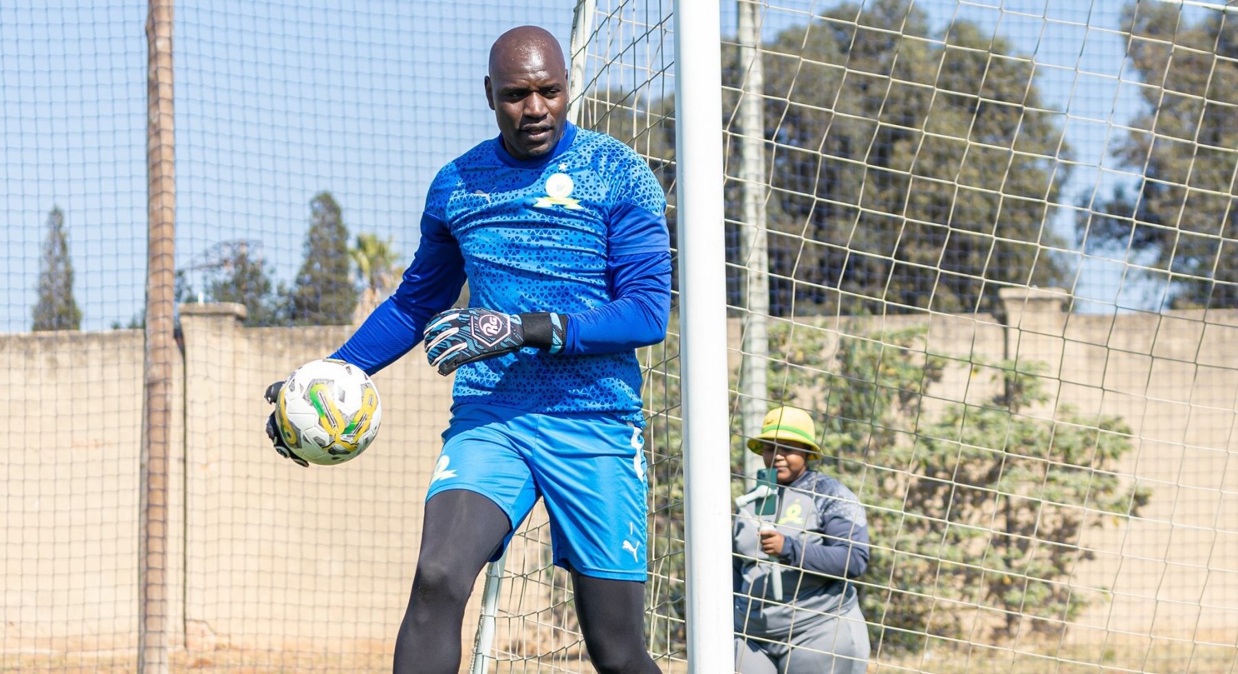 Denis Onyango looks set to stay put at Mamelodi Sundowns