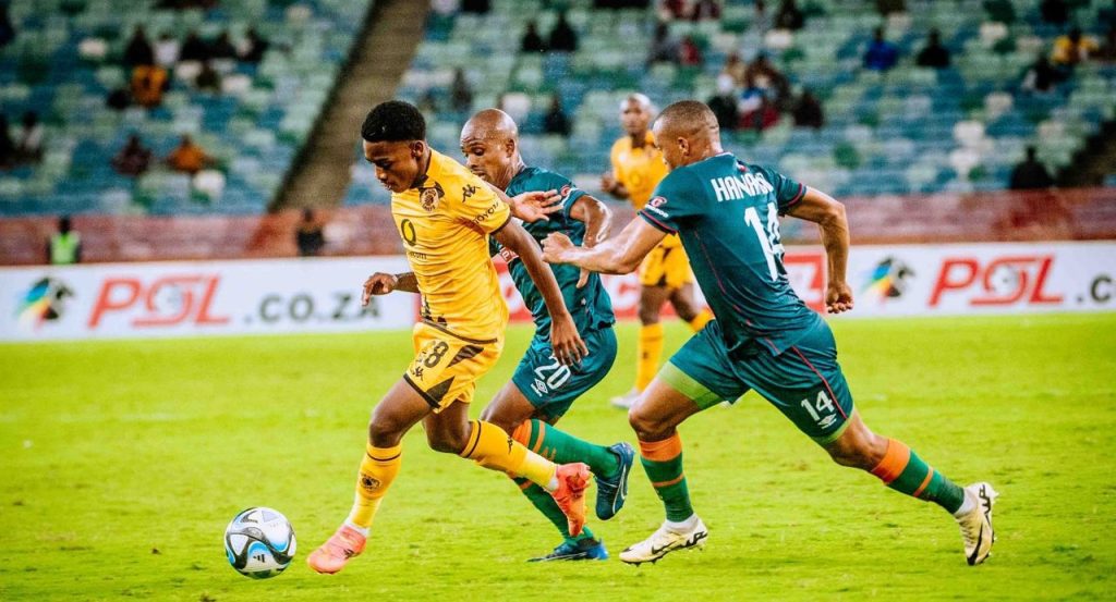 Mfundo 3in Kaizer Chiefs colours