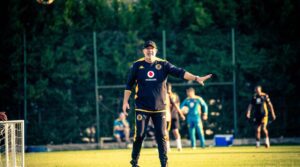 Nasreddine Nabi in Kaizer Chiefs training