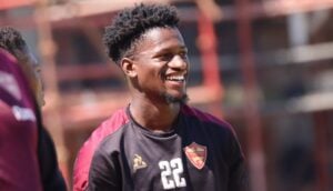 Qobolwakhe Sibande from Stellenbosch FC heading to TS Galaxy