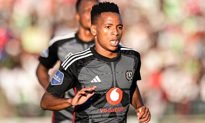 Relebohile Mofokeng in action for Orlando Pirates in the DStv Premiership