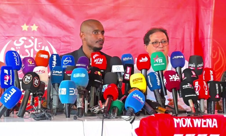 Rulani Mokwena addressing the media as Wydad Casablanca coach