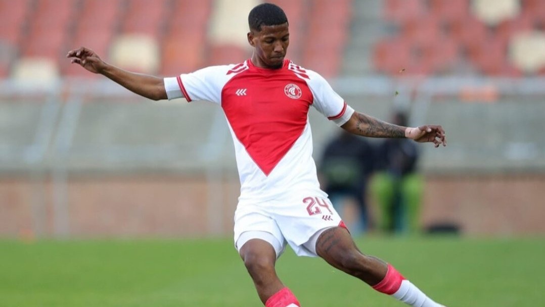 Kaizer Chiefs signing Rushwin Dortley in action for Cape Town Spurs in the DStv Premiership