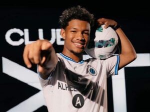 Belgian-based coach Masilo Modubi offers words of advice to Shandre Campbell