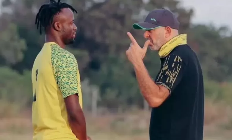Fiston Mayele and Nasreddine Nabi of Kaizer Chiefs