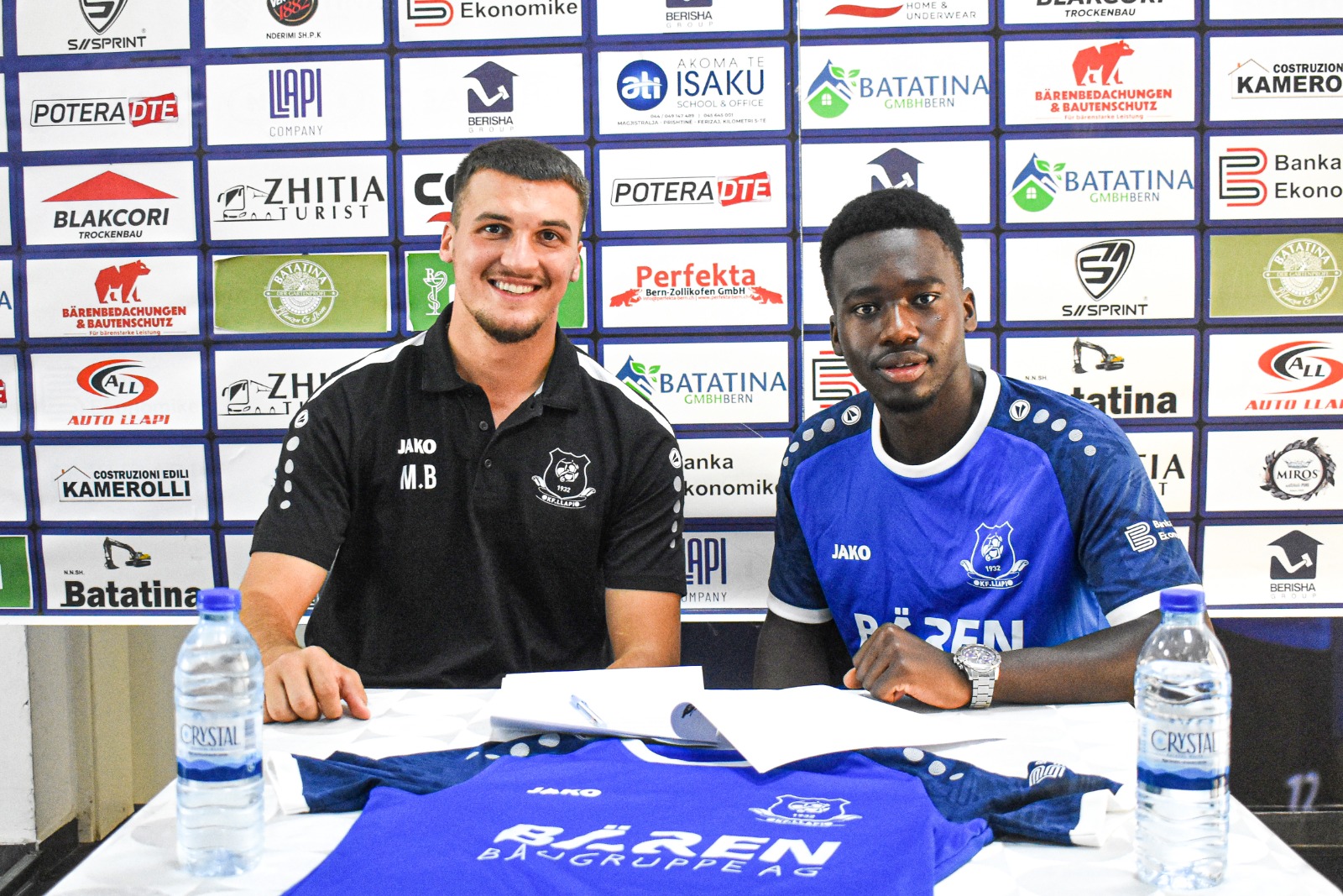 Jonathan Mulaudzi signs