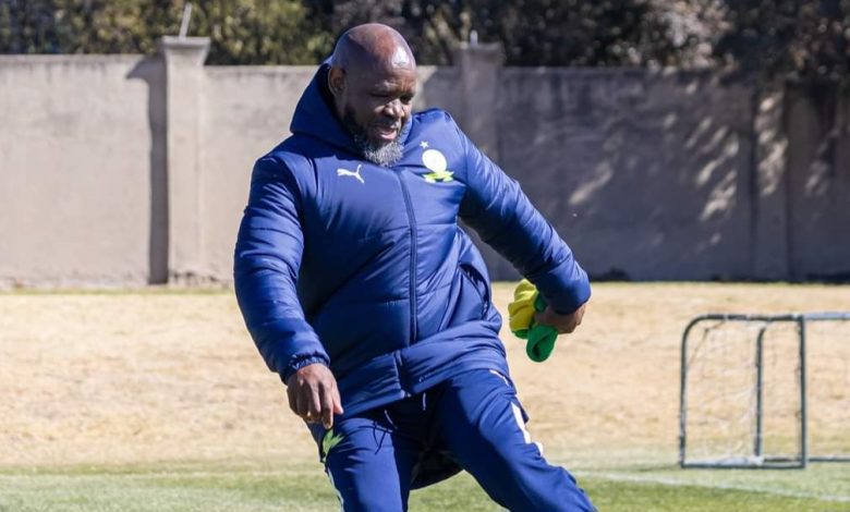 Steve Komphela during Mamelodi Sundowns training