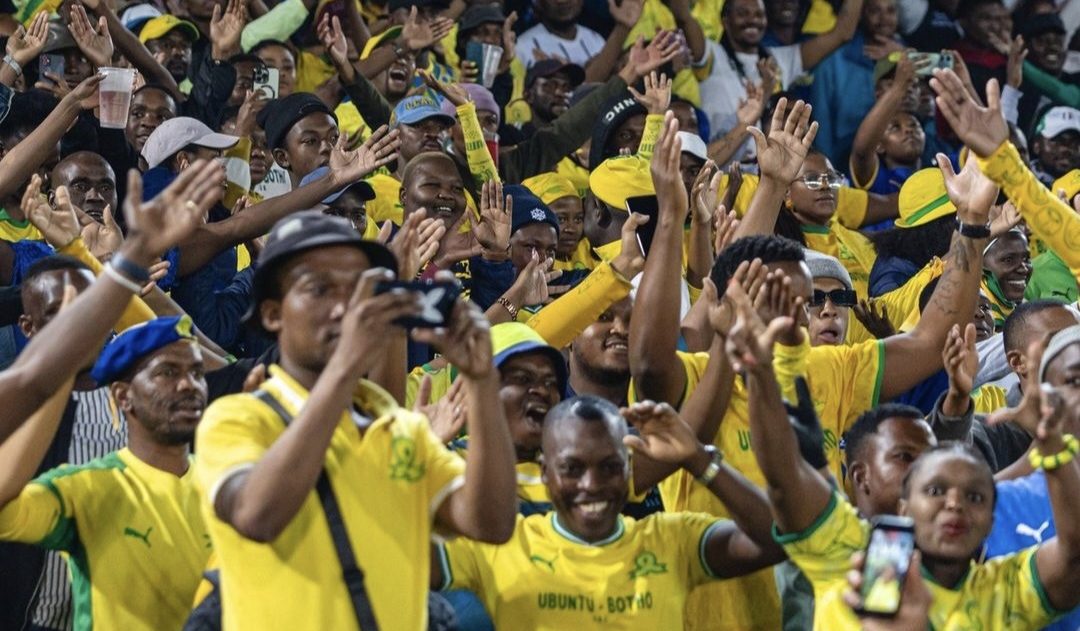 Mamelodi Sundowns beat a hopeless Marumo Gallants 4-1 at Loftus Versfeld Stadium on Tuesday evening to regain top position on the Betway Premiership log.