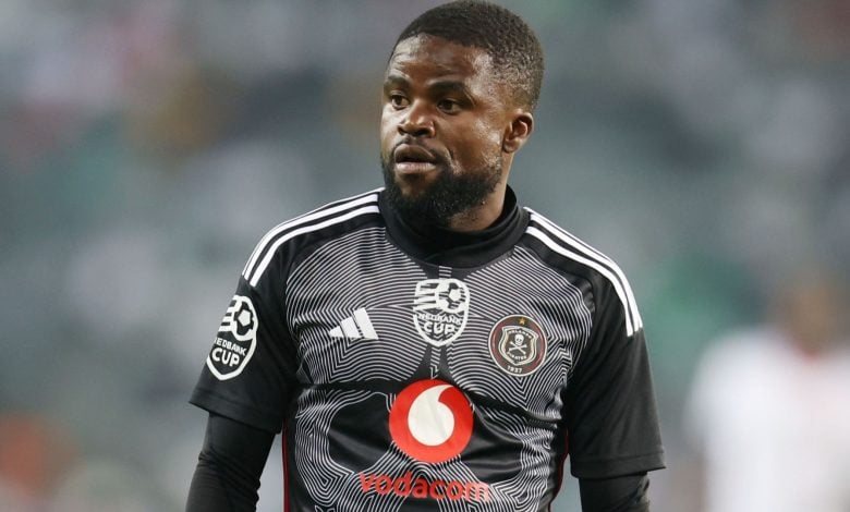 Lesedi Kapinga in action for Orlando Pirates