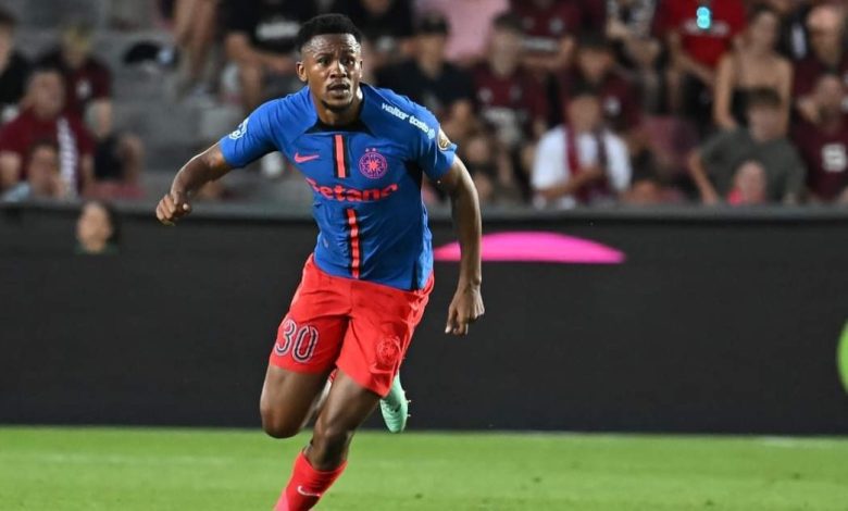 Siyabonga Ngezana in action for FCSB in the league