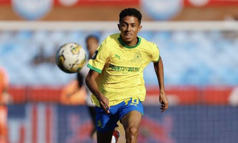 Mamelodi Sundowns beat a hopeless Marumo Gallants 4-1 at Loftus Versfeld Stadium on Tuesday evening to regain top position on the Betway Premiership log.