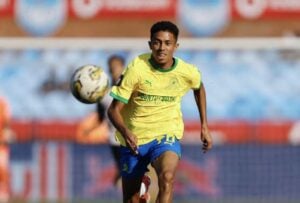 Mamelodi Sundowns beat a hopeless Marumo Gallants 4-1 at Loftus Versfeld Stadium on Tuesday evening to regain top position on the Betway Premiership log.