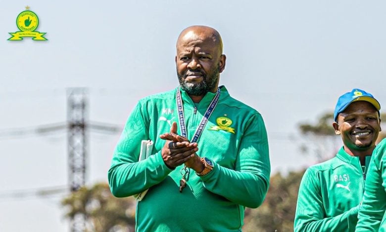 Manqoba Mngqithi during Mamelodi Sundowns training