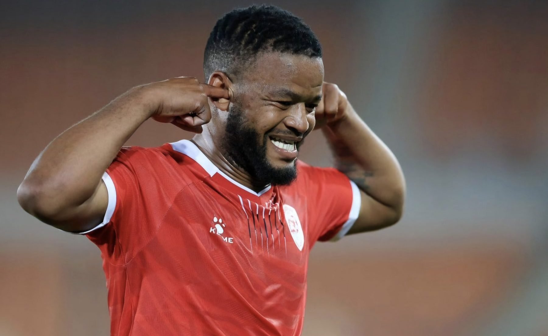 Sekhukhune United coach Lehlohonolo Seema has revealed the kind gesture by on-loan midfielder Sipho Mbule to his teammates after his recent Carling Knockout Man of the Match award.