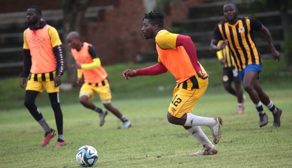 Thendo Mukumela training with his Black Leopards teammates