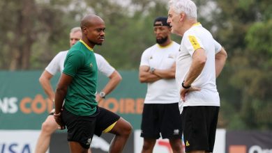 Hugo Broos with Percy Tau during training