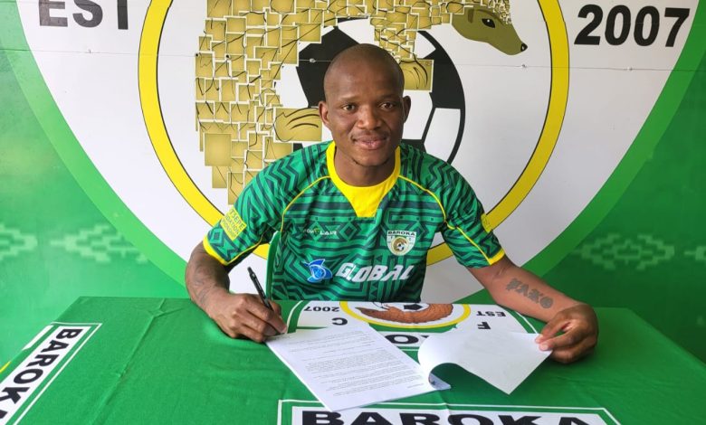 Former Royal AM midfielder Lantshene Phalane has joined Motsepe Foundation Championship side Baroka FC on a one-year deal.