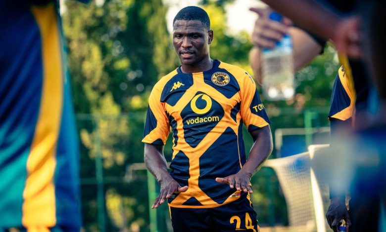 Thatayaone Ditlhokwe at Kaizer Chiefs training