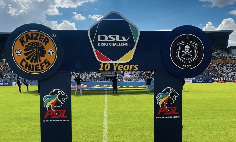 Kaizer Chiefs and Orlando Pirates board in the DStv Diski Challenge before the match was postponed - Picture courtesy of Asidlali/Facebook