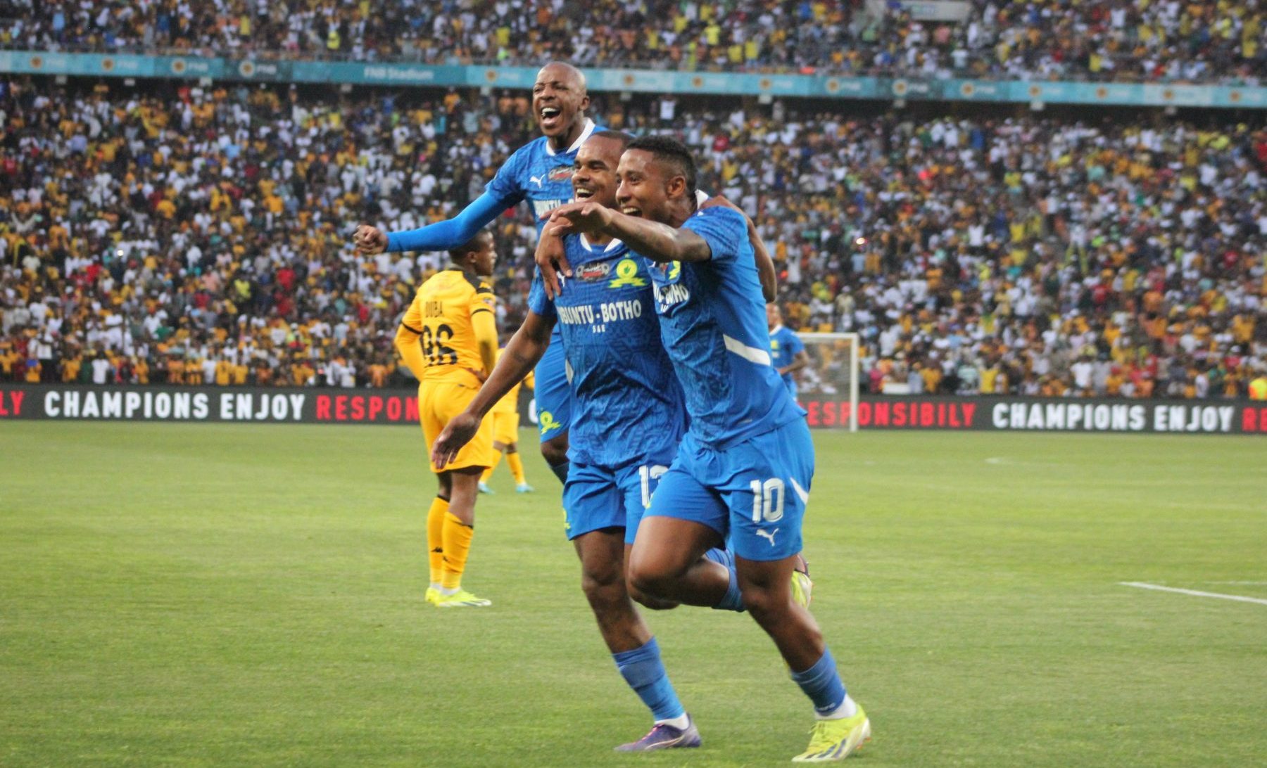 Kaizer Chiefs and Mamelodi Sundowns in action in the Carling Knockout Cup