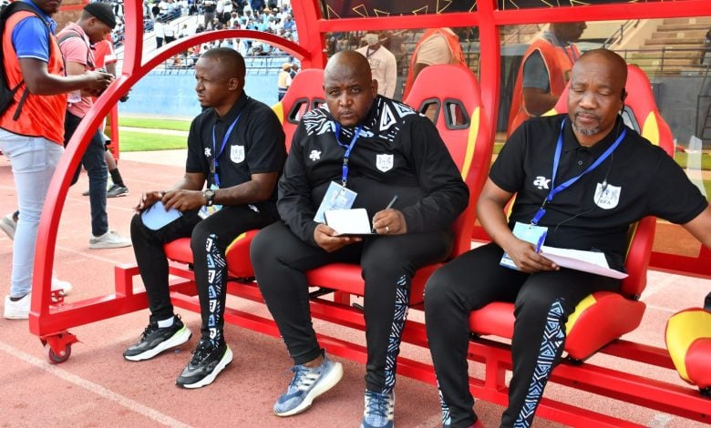 Morena Ramoreboli with his technical team.