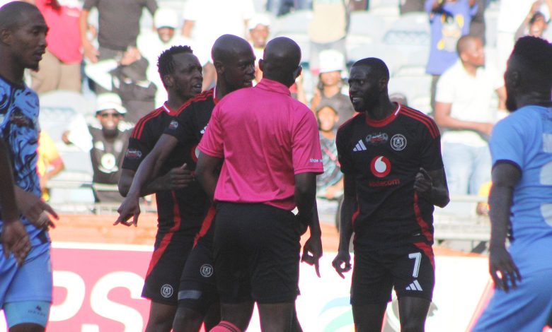 Referee confrontation by Orlando Pirates players during a PSL game