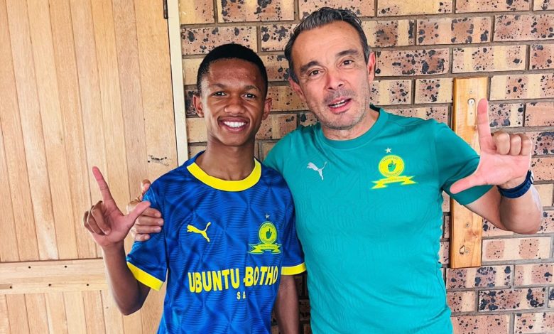 Sechaba Gaseitsiwe signs for Mamelodi Sundowns