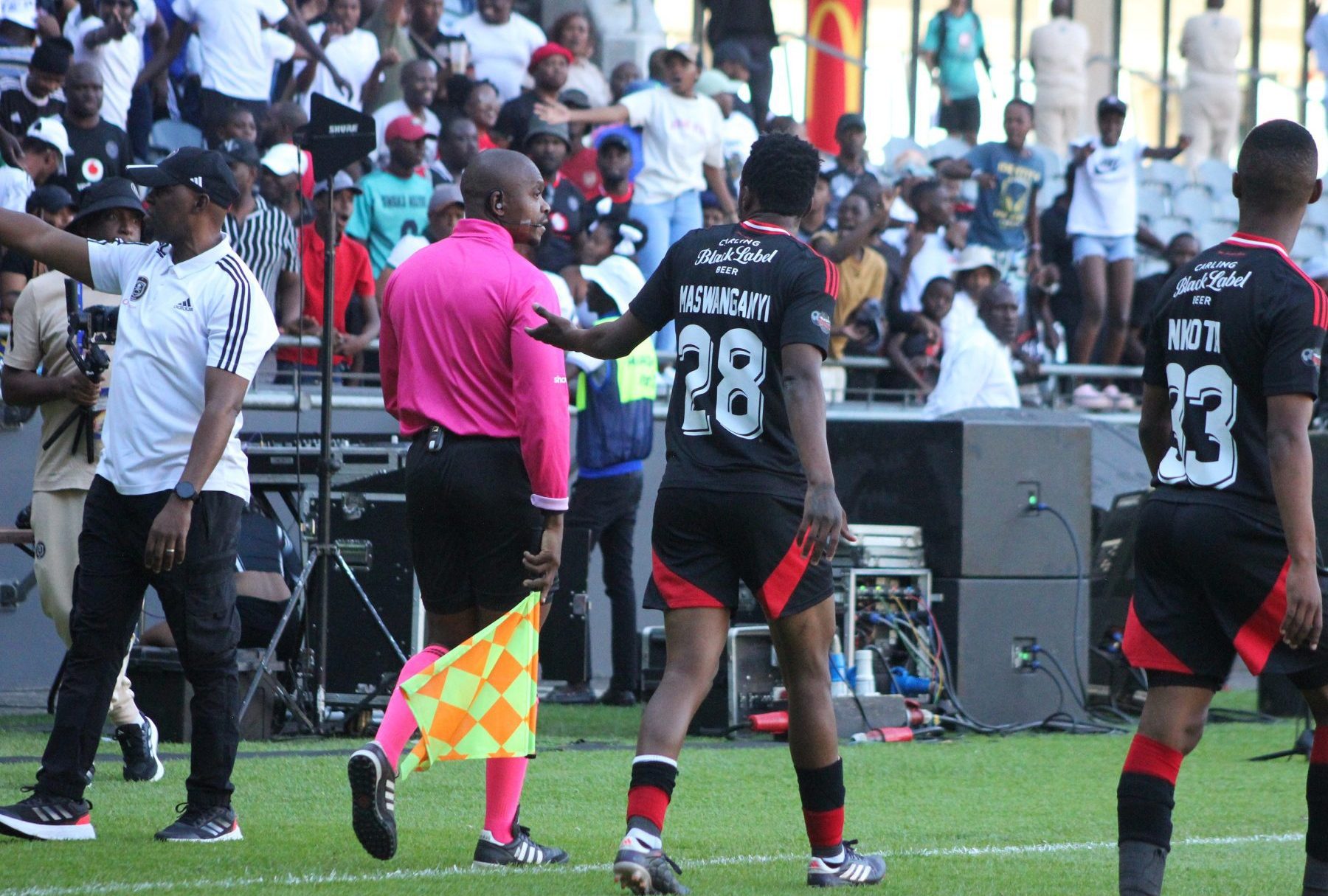 Zakhele Siwela & Patrick Maswanganyi confrontation during an Orlando Pirates game