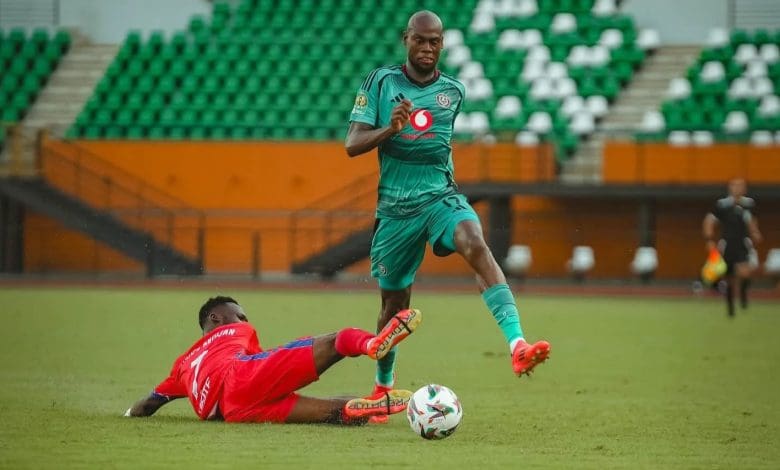 Evidence Makgopa in action for Orlando Pirates