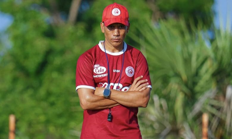 Fadlu Davids at a training session in Tanzania