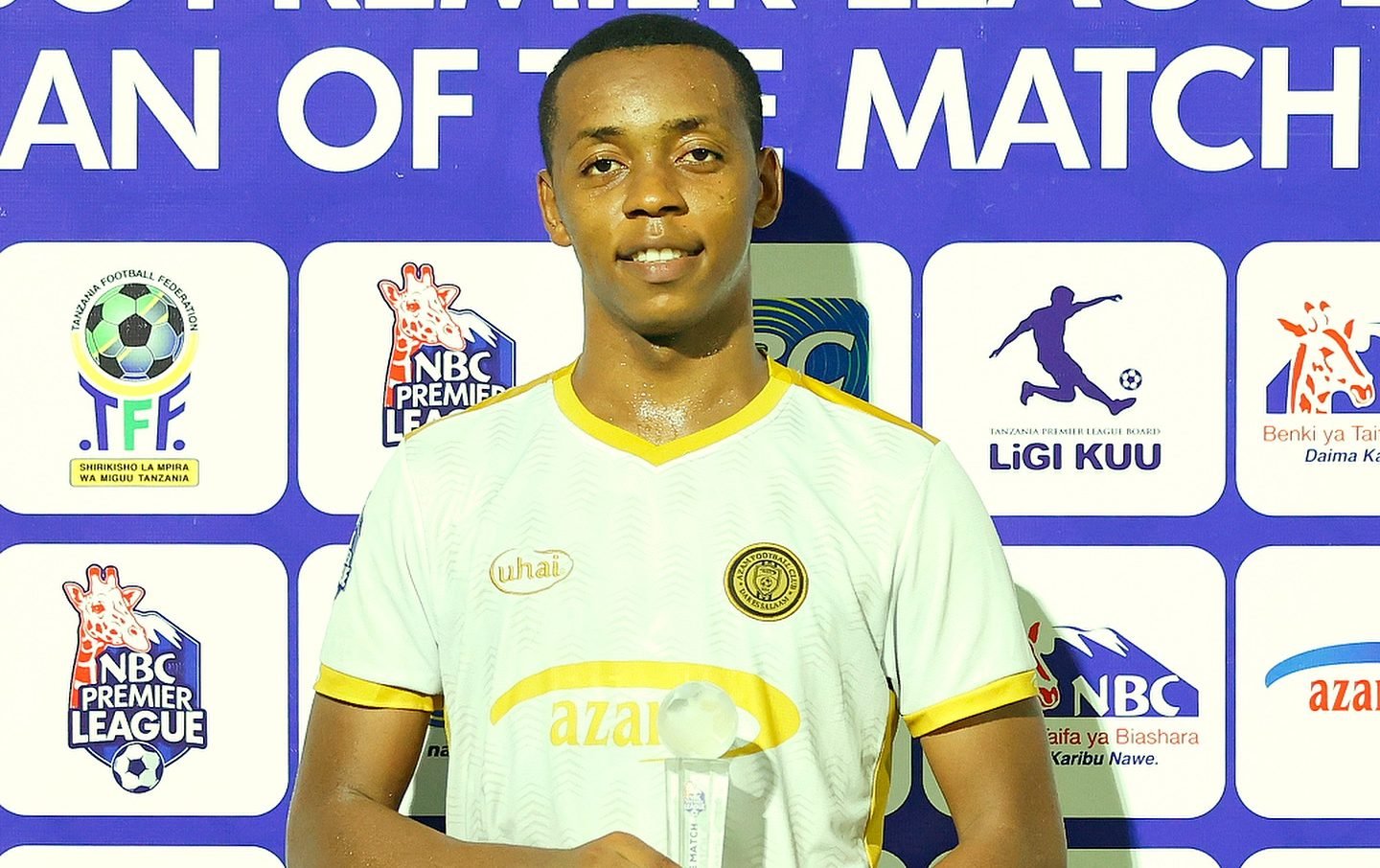 Feisal Salum with his Man of the Match award 