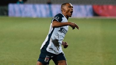 Gift Links celebrating a goal he scored for AGF Aarhus