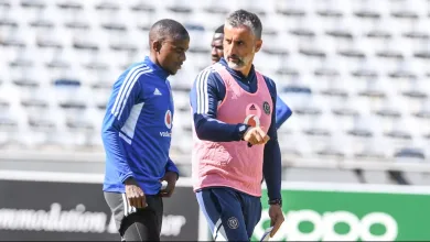 Jose Riveiro with player Thembinkosi Lorch during a training session