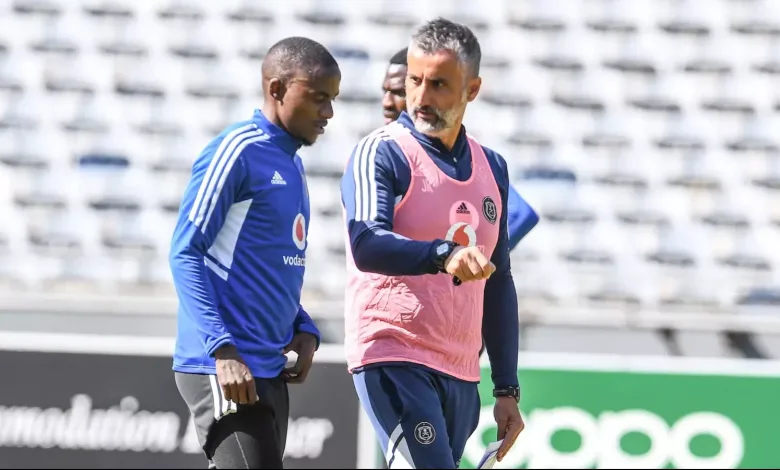 Jose Riveiro with player Thembinkosi Lorch during a training session