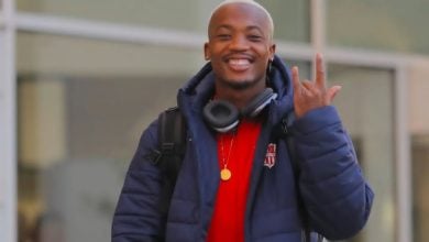 Khanyisa Mayo arriving at CR Belouizdad training