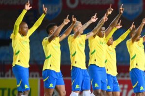 Teko Modise's former team Mamelodi Sundowns players before a match