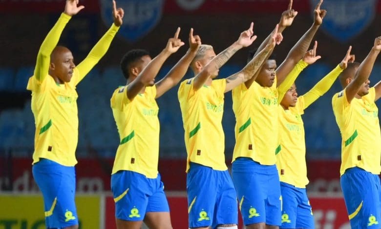 Teko Modise's former team Mamelodi Sundowns players before a match